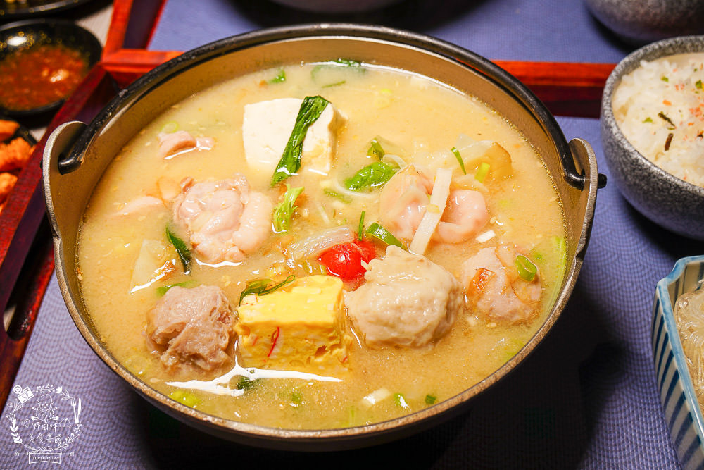 高雄[小二春福氣鍋]鼎中路平價鍋物!晚上常常大爆滿|火鍋料超豐富