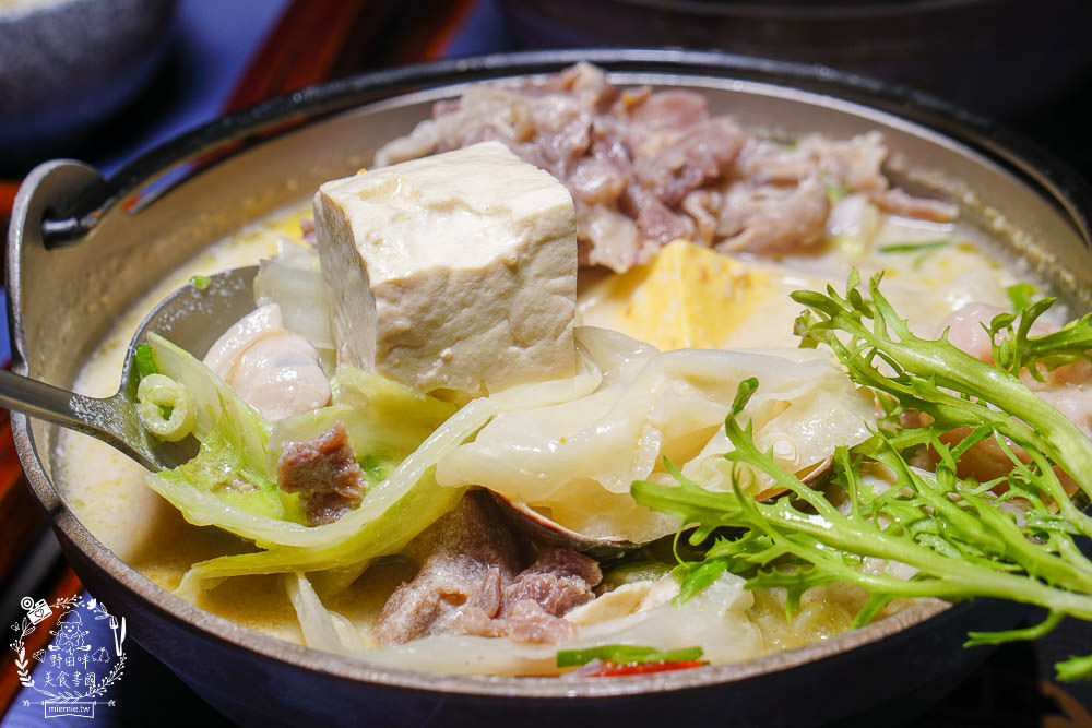 高雄[小二春福氣鍋]鼎中路平價鍋物!晚上常常大爆滿|火鍋料超豐富