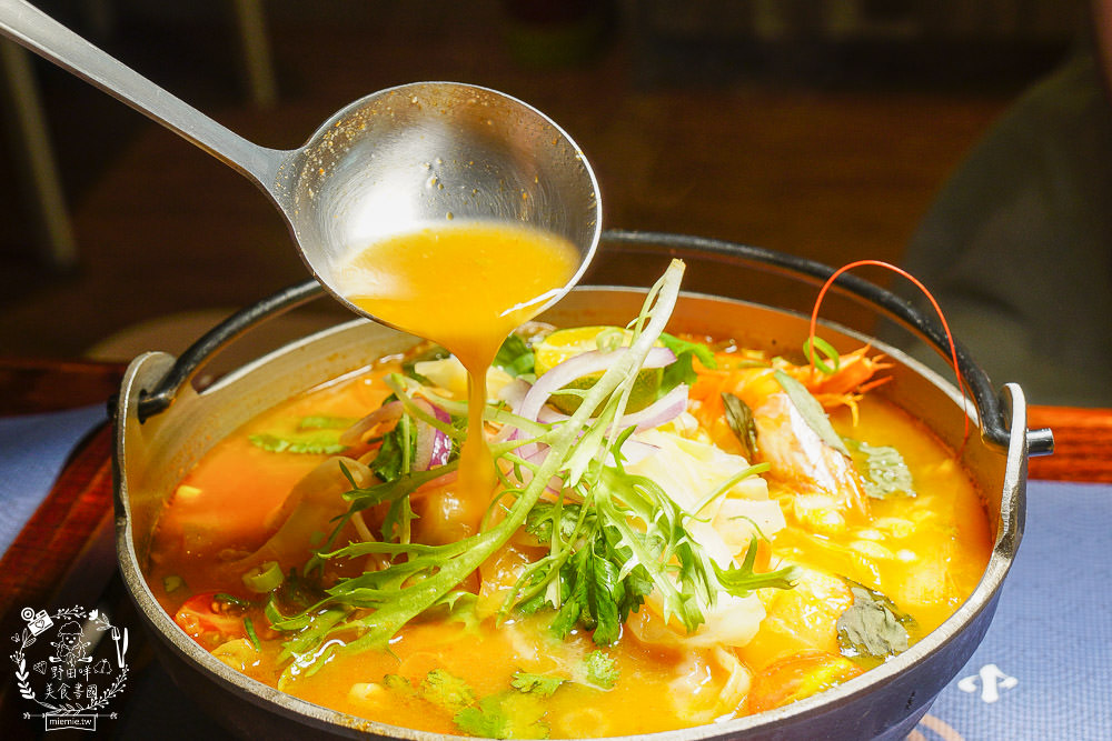 高雄[小二春福氣鍋]鼎中路平價鍋物!晚上常常大爆滿|火鍋料超豐富