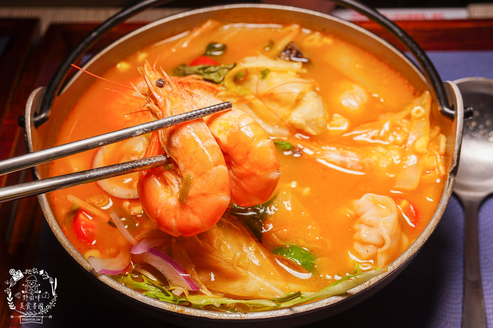 高雄[小二春福氣鍋]鼎中路平價鍋物!晚上常常大爆滿|火鍋料超豐富