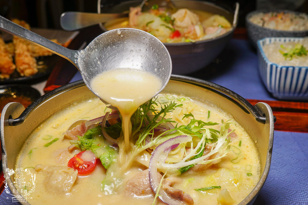 高雄[小二春福氣鍋]鼎中路平價鍋物!晚上常常大爆滿|火鍋料超豐富