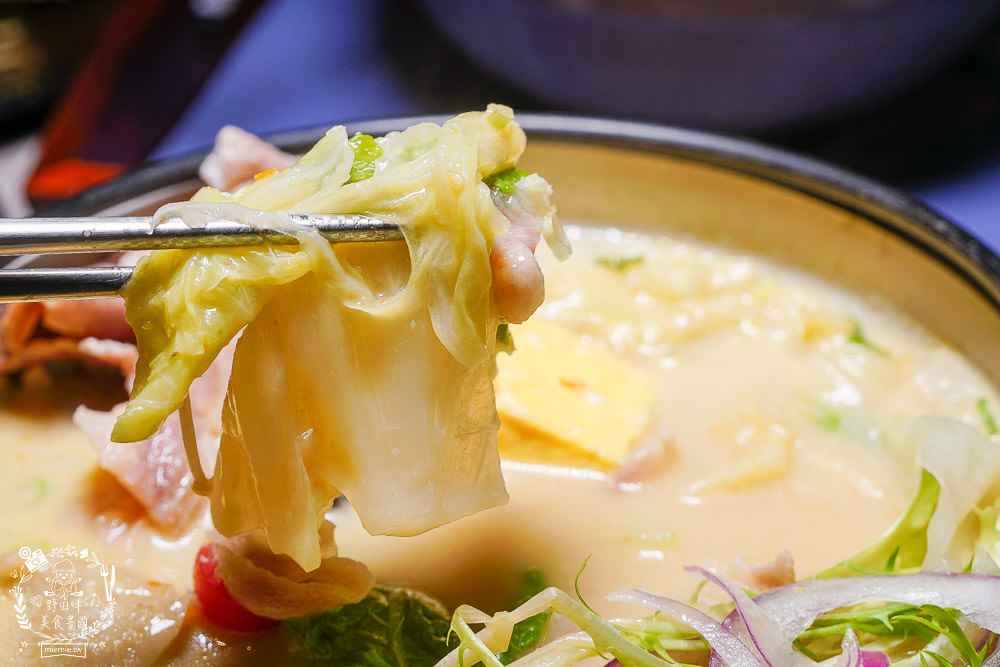 高雄[小二春福氣鍋]鼎中路平價鍋物!晚上常常大爆滿|火鍋料超豐富