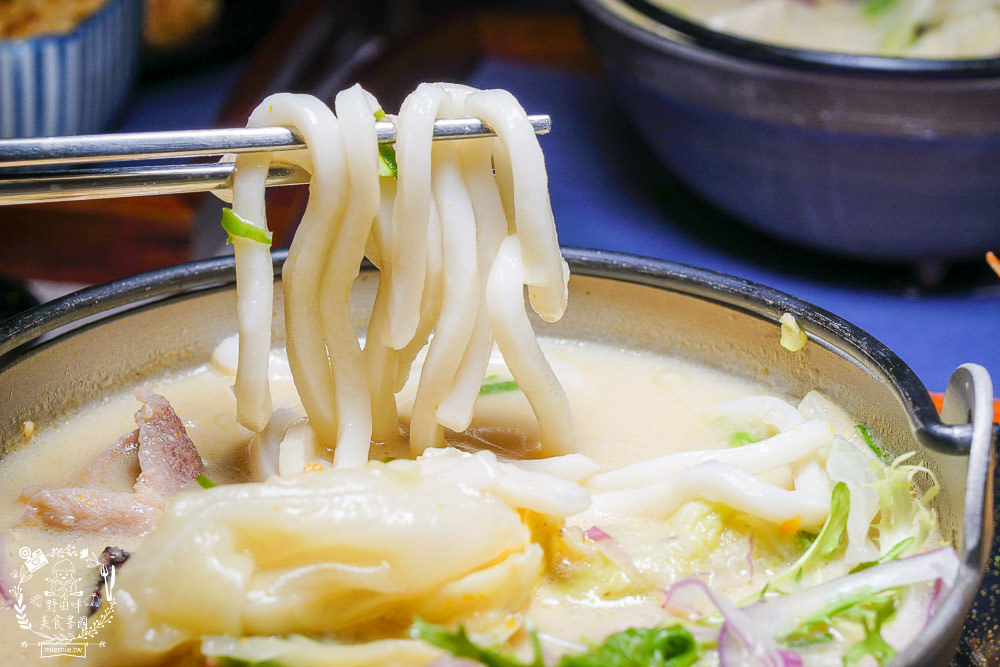 高雄[小二春福氣鍋]鼎中路平價鍋物!晚上常常大爆滿|火鍋料超豐富