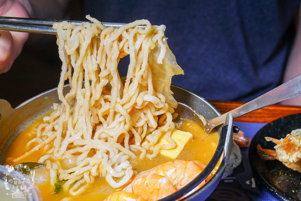 高雄[小二春福氣鍋]鼎中路平價鍋物!晚上常常大爆滿|火鍋料超豐富