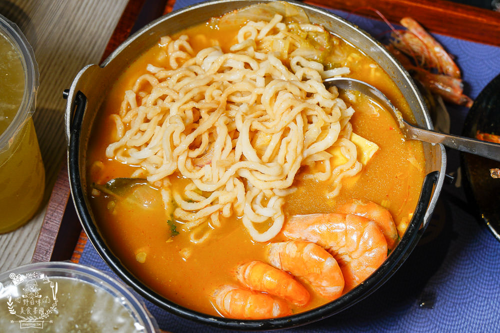 高雄[小二春福氣鍋]鼎中路平價鍋物!晚上常常大爆滿|火鍋料超豐富