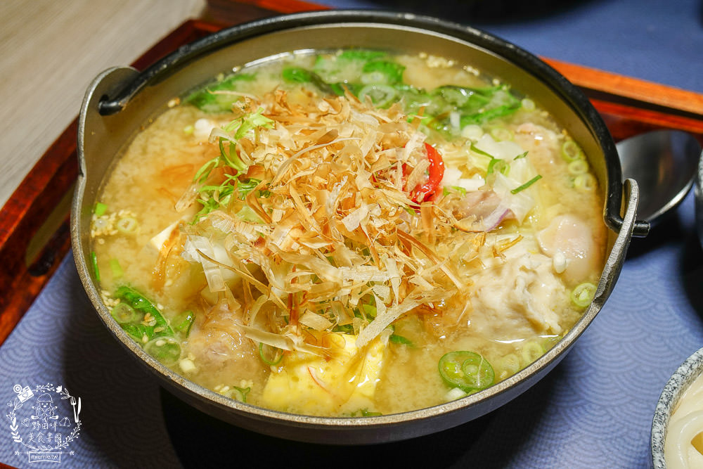 高雄[小二春福氣鍋]鼎中路平價鍋物!晚上常常大爆滿|火鍋料超豐富