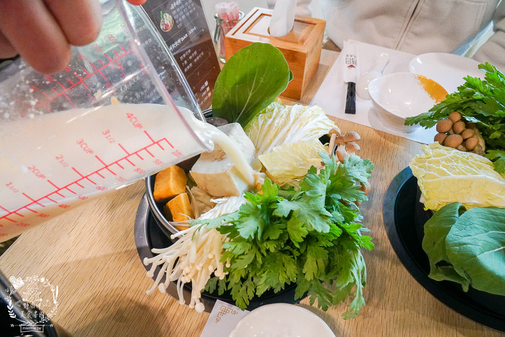 高雄[小林食堂吃到飽]7種原塊現切肉品最低399元吃到飽!還無服務費?!5種湯頭任君挑選