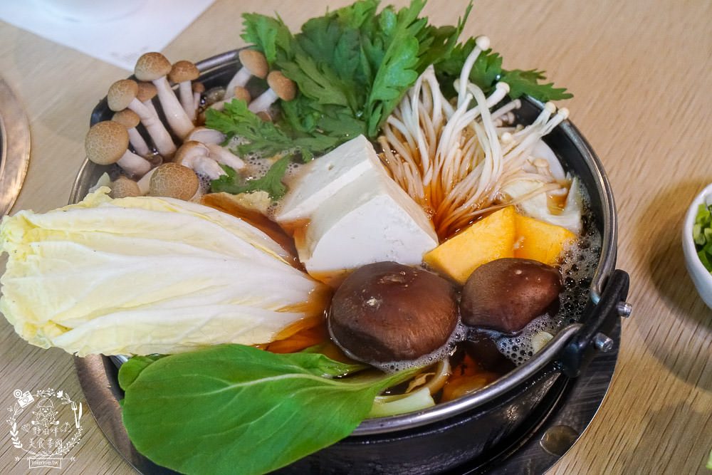 高雄[小林食堂吃到飽]7種原塊現切肉品最低399元吃到飽!還無服務費?!5種湯頭任君挑選