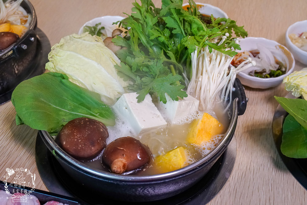 高雄[小林食堂吃到飽]7種原塊現切肉品最低399元吃到飽!還無服務費?!5種湯頭任君挑選