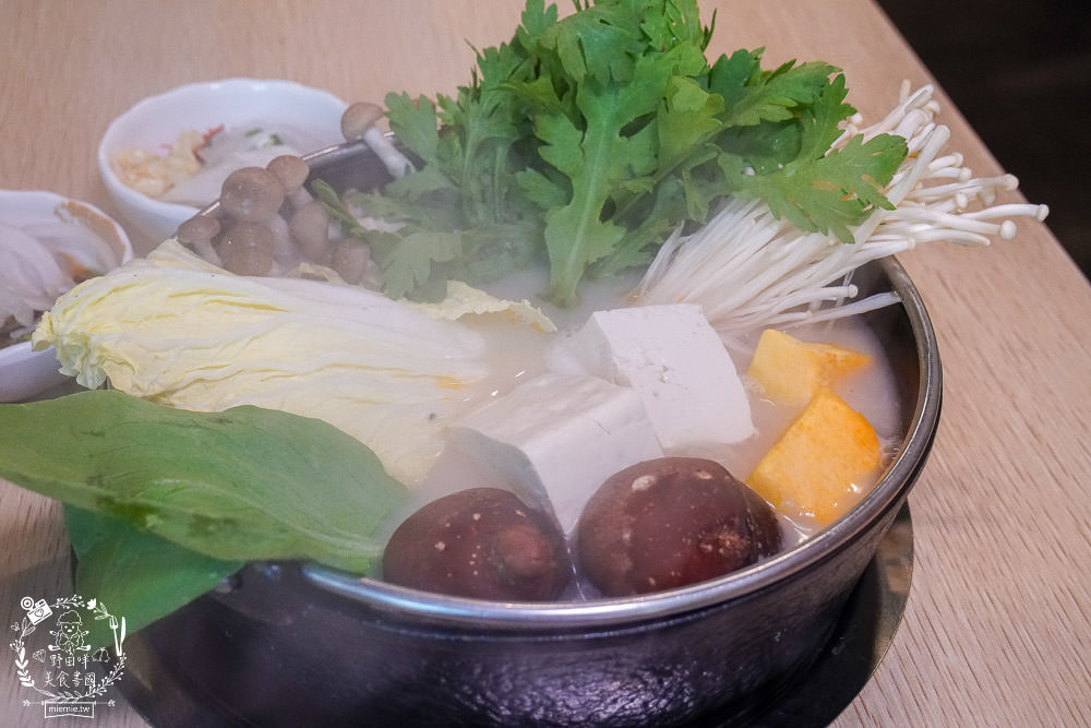 高雄[小林食堂吃到飽]7種原塊現切肉品最低399元吃到飽!還無服務費?!5種湯頭任君挑選