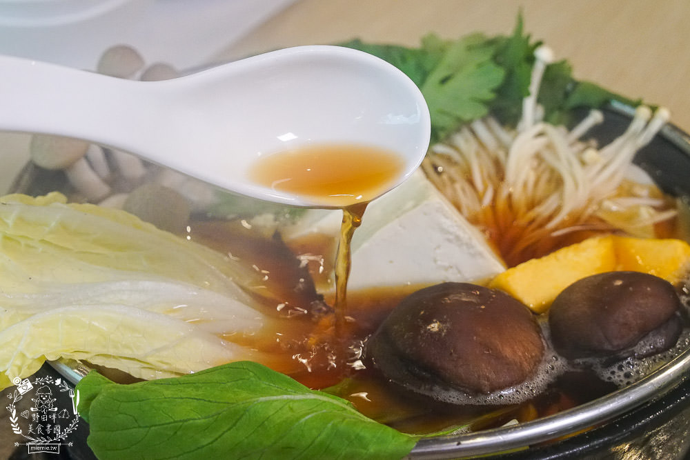 高雄[小林食堂吃到飽]7種原塊現切肉品最低399元吃到飽!還無服務費?!5種湯頭任君挑選