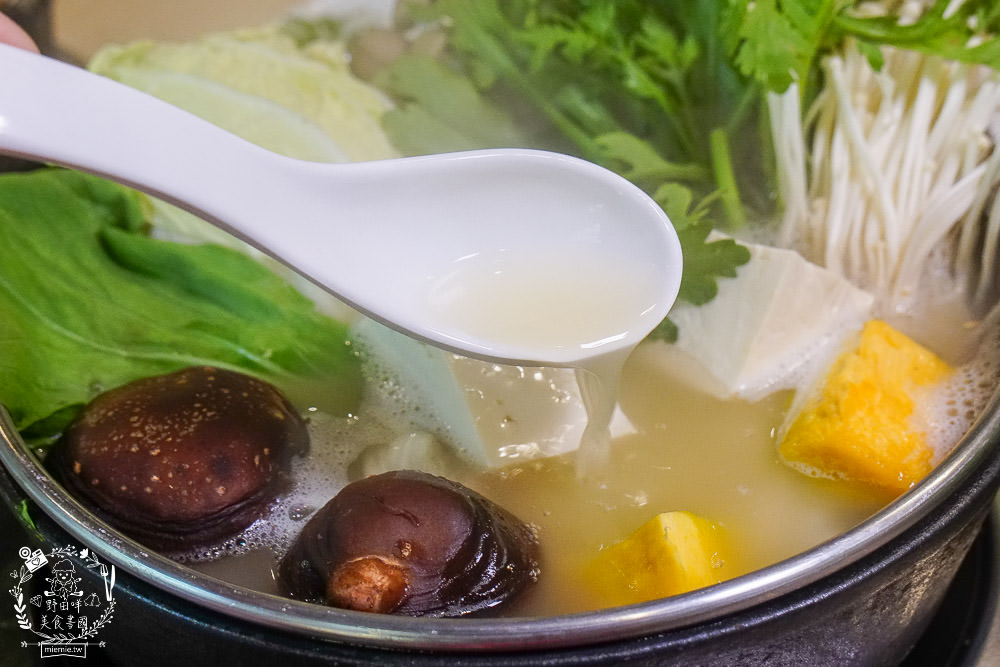 高雄[小林食堂吃到飽]7種原塊現切肉品最低399元吃到飽!還無服務費?!5種湯頭任君挑選