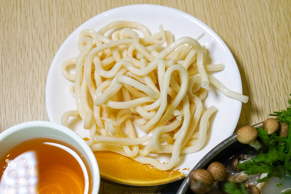 高雄[小林食堂吃到飽]7種原塊現切肉品最低399元吃到飽!還無服務費?!5種湯頭任君挑選