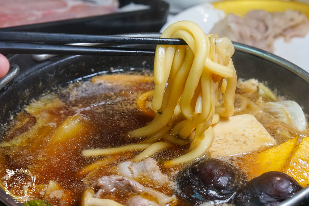 高雄[小林食堂吃到飽]7種原塊現切肉品最低399元吃到飽!還無服務費?!5種湯頭任君挑選