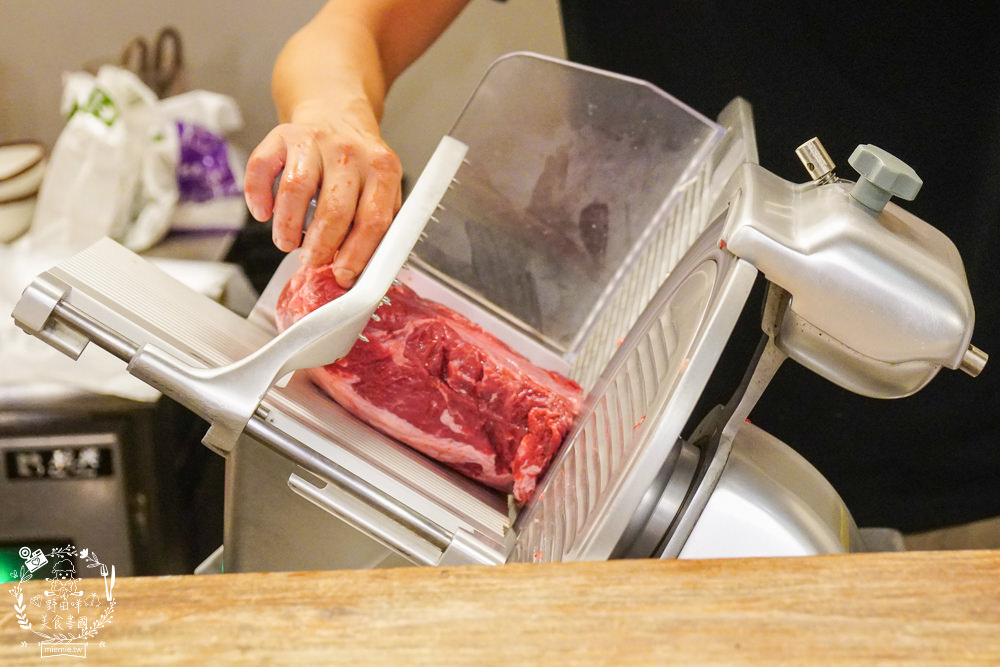 高雄[小林食堂燒肉吃到飽]美國Choice原塊肉現切爽爽吃到飽!升級還有爆厚實鮭魚生魚片吃到飽!