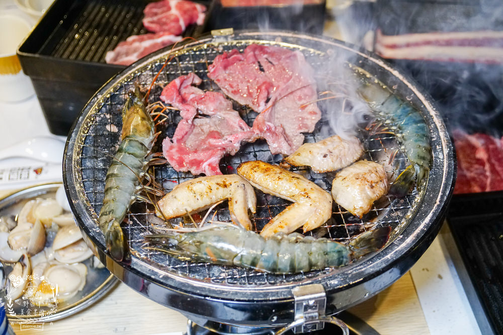 高雄[小林食堂燒肉吃到飽]美國Choice原塊肉現切爽爽吃到飽!升級還有爆厚實鮭魚生魚片吃到飽!