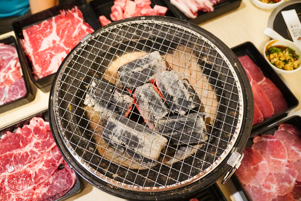 高雄[小林食堂燒肉吃到飽]美國Choice原塊肉現切爽爽吃到飽!升級還有爆厚實鮭魚生魚片吃到飽!