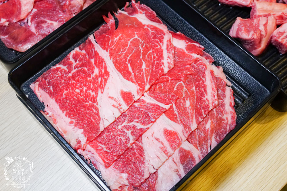 高雄[小林食堂燒肉吃到飽]美國Choice原塊肉現切爽爽吃到飽!升級還有爆厚實鮭魚生魚片吃到飽!