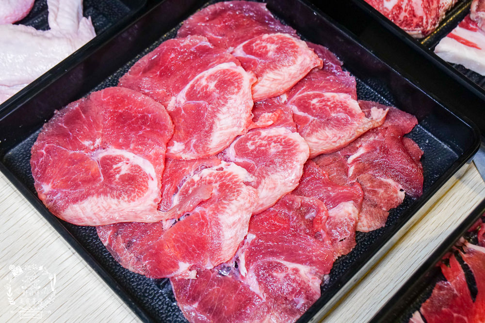 高雄[小林食堂燒肉吃到飽]美國Choice原塊肉現切爽爽吃到飽!升級還有爆厚實鮭魚生魚片吃到飽!