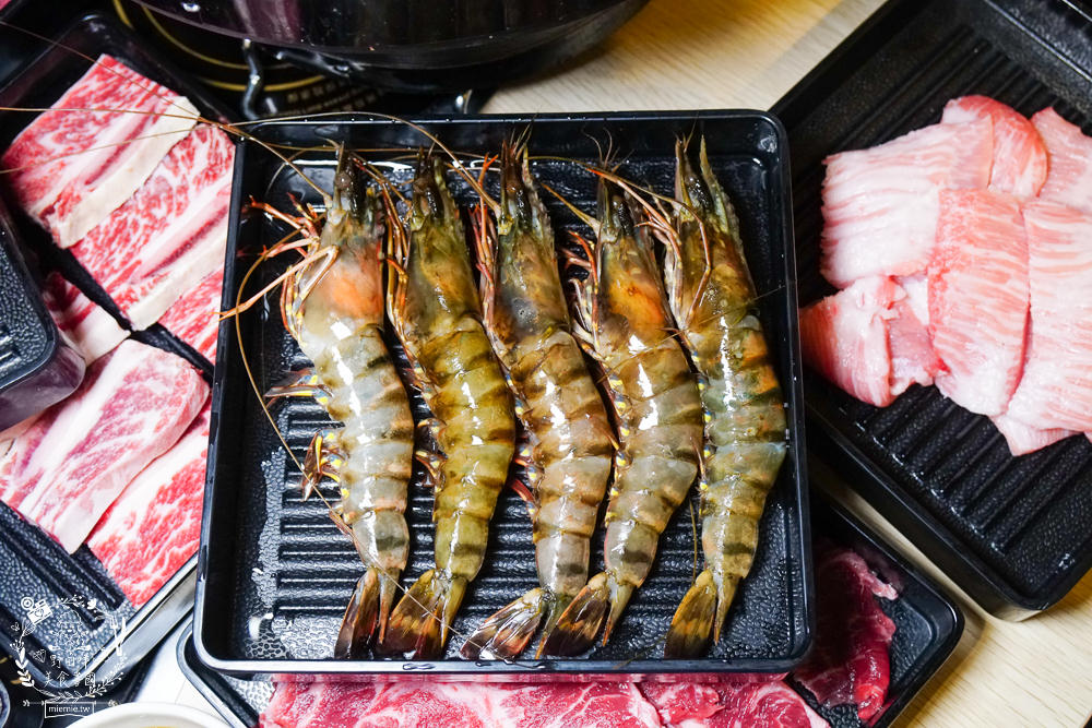 高雄[小林食堂燒肉吃到飽]美國Choice原塊肉現切爽爽吃到飽!升級還有爆厚實鮭魚生魚片吃到飽!