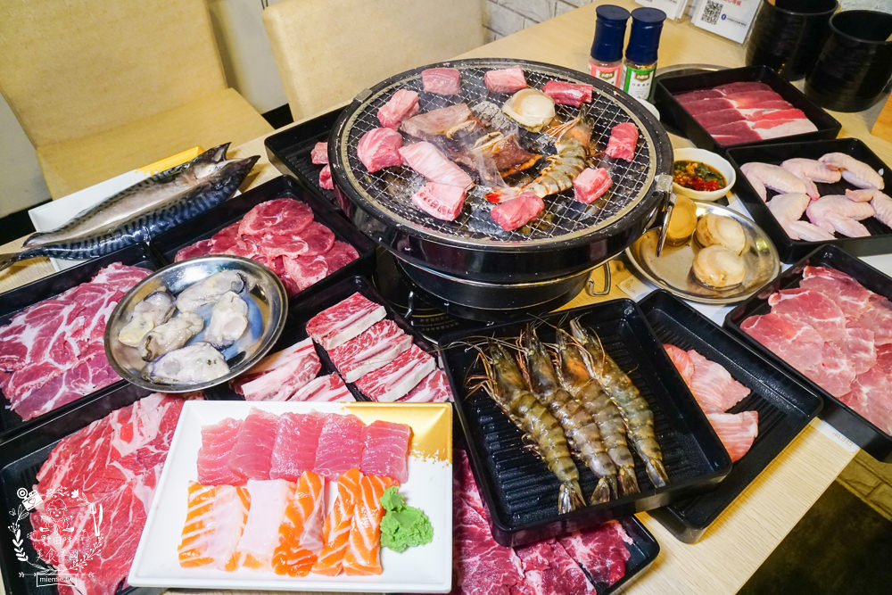 高雄[小林食堂燒肉吃到飽]美國Choice原塊肉現切爽爽吃到飽!升級還有爆厚實鮭魚生魚片吃到飽!