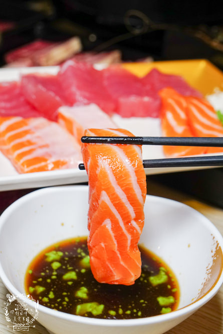 高雄[小林食堂燒肉吃到飽]美國Choice原塊肉現切爽爽吃到飽!升級還有爆厚實鮭魚生魚片吃到飽!