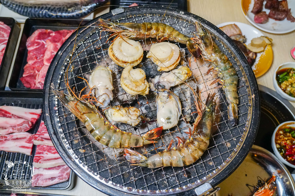 高雄[小林食堂燒肉吃到飽]美國Choice原塊肉現切爽爽吃到飽!升級還有爆厚實鮭魚生魚片吃到飽!