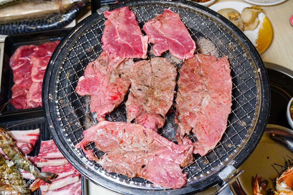 高雄[小林食堂燒肉吃到飽]美國Choice原塊肉現切爽爽吃到飽!升級還有爆厚實鮭魚生魚片吃到飽!