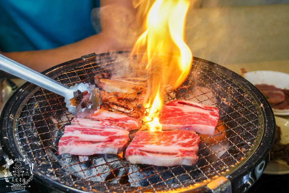 高雄[小林食堂燒肉吃到飽]美國Choice原塊肉現切爽爽吃到飽!升級還有爆厚實鮭魚生魚片吃到飽!