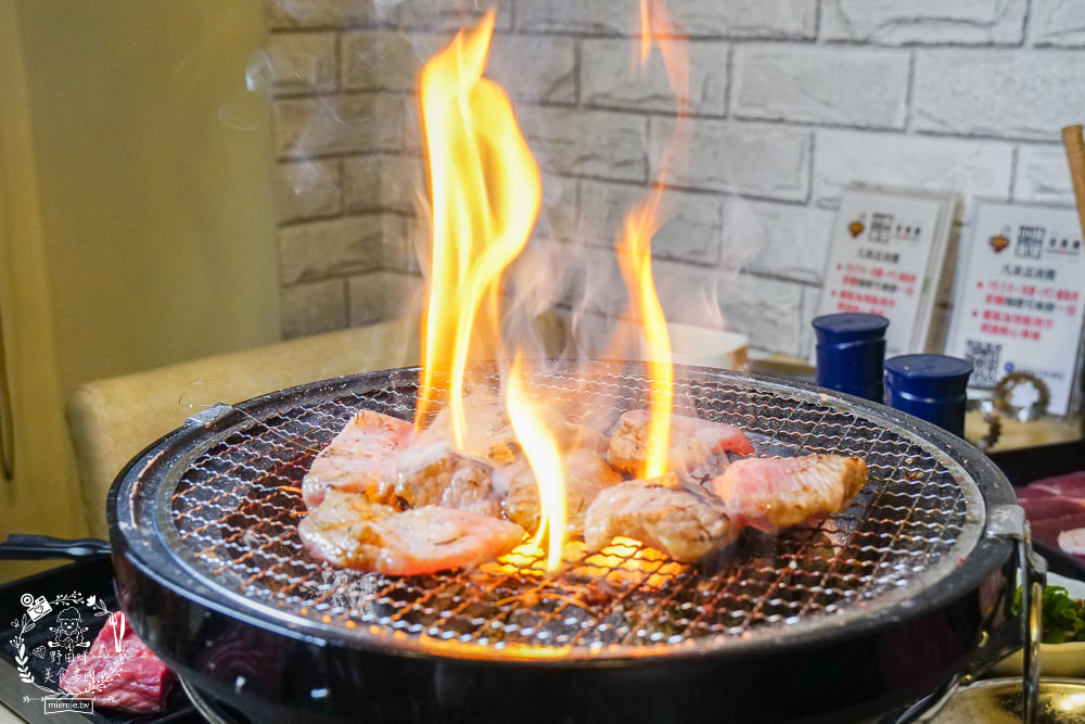高雄[小林食堂燒肉吃到飽]美國Choice原塊肉現切爽爽吃到飽!升級還有爆厚實鮭魚生魚片吃到飽!