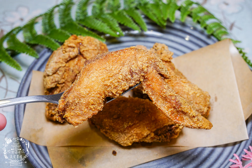 高雄[小歐圓餐館]隱藏在苓雅市場附近的平價美食!手作草莓生吐司太夢幻療癒了!