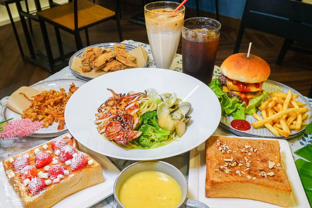 高雄[小歐圓餐館]隱藏在苓雅市場附近的平價美食!手作草莓生吐司太夢幻療癒了!