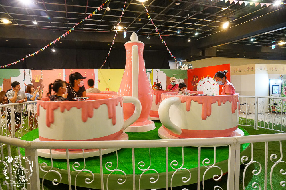 高雄免費展覽[小熊學校的花漾樂園]粉色旋轉咖啡杯+繽紛花海超好拍照!