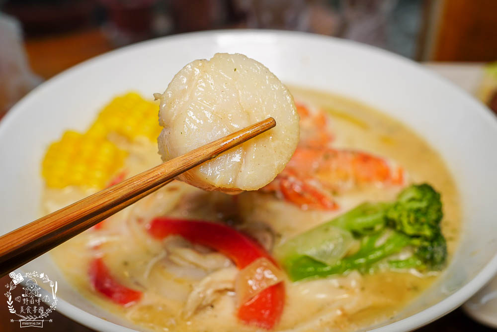 高雄[小義樓]居然有超獨特義大利拉麵?照燒醬香味大噴發?隱藏料理激推!