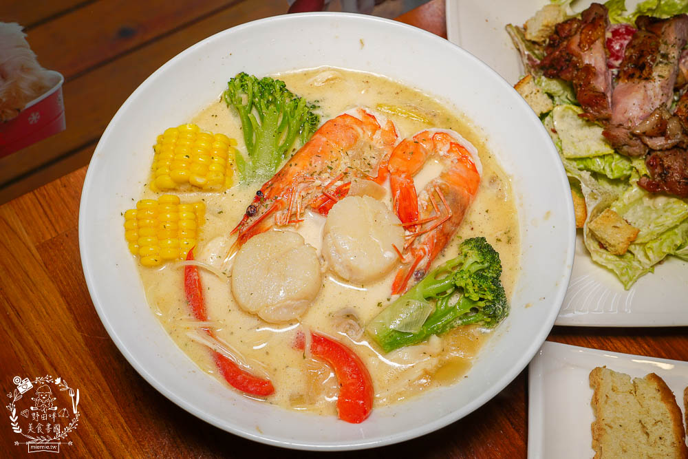 高雄[小義樓]居然有超獨特義大利拉麵?照燒醬香味大噴發?隱藏料理激推!