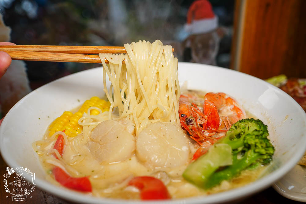 高雄[小義樓]居然有超獨特義大利拉麵?照燒醬香味大噴發?隱藏料理激推!