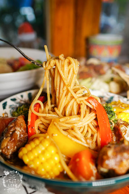 高雄[小義樓]居然有超獨特義大利拉麵?照燒醬香味大噴發?隱藏料理激推!