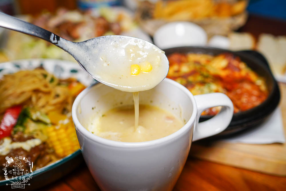 高雄[小義樓]居然有超獨特義大利拉麵?照燒醬香味大噴發?隱藏料理激推!