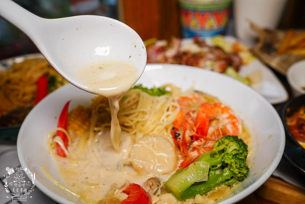 高雄[小義樓]居然有超獨特義大利拉麵?照燒醬香味大噴發?隱藏料理激推!