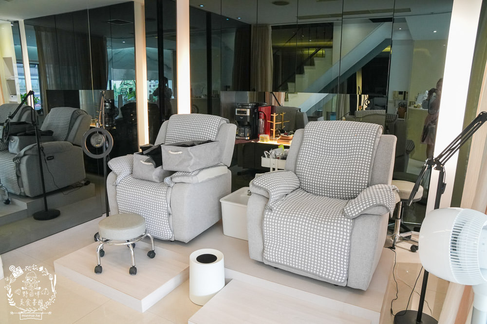 高雄美睫美甲推薦!尤曼美學!超閃耀的貓眼星河藍！還有讓雙眼更靈動的人魚美睫