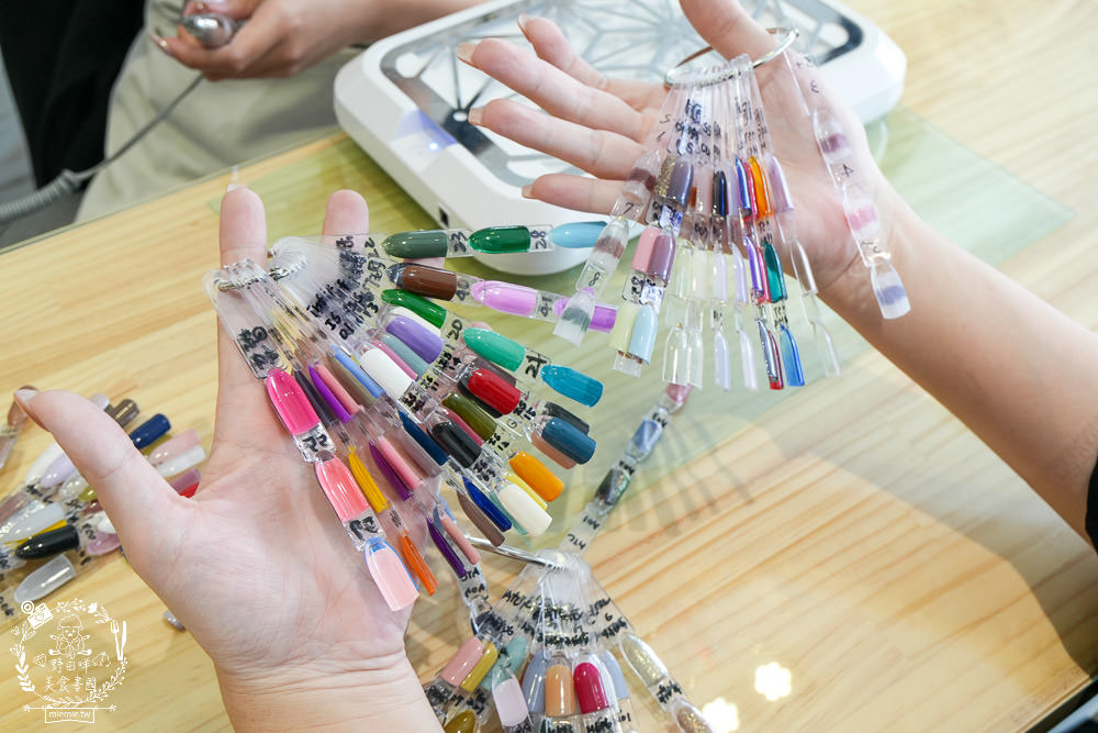 高雄美睫美甲推薦!尤曼美學!超閃耀的貓眼星河藍！還有讓雙眼更靈動的人魚美睫