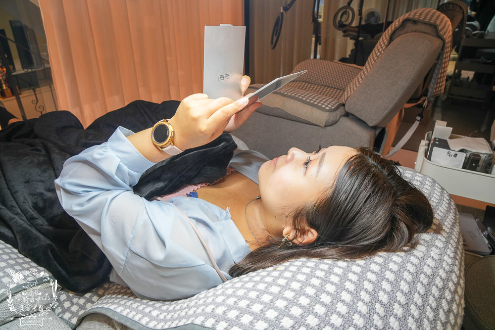 高雄美睫美甲推薦!尤曼美學!超閃耀的貓眼星河藍！還有讓雙眼更靈動的人魚美睫