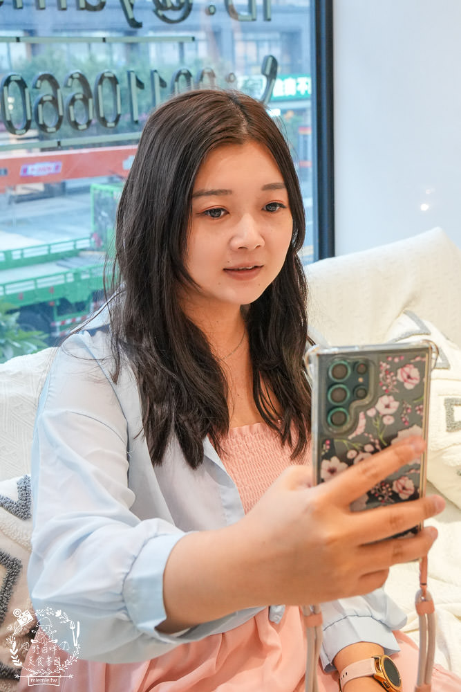 高雄美睫美甲推薦!尤曼美學!超閃耀的貓眼星河藍！還有讓雙眼更靈動的人魚美睫