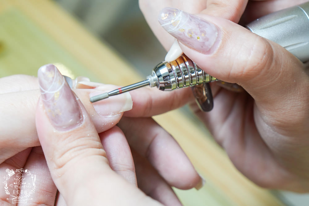高雄美睫美甲推薦!尤曼美學!超閃耀的貓眼星河藍！還有讓雙眼更靈動的人魚美睫