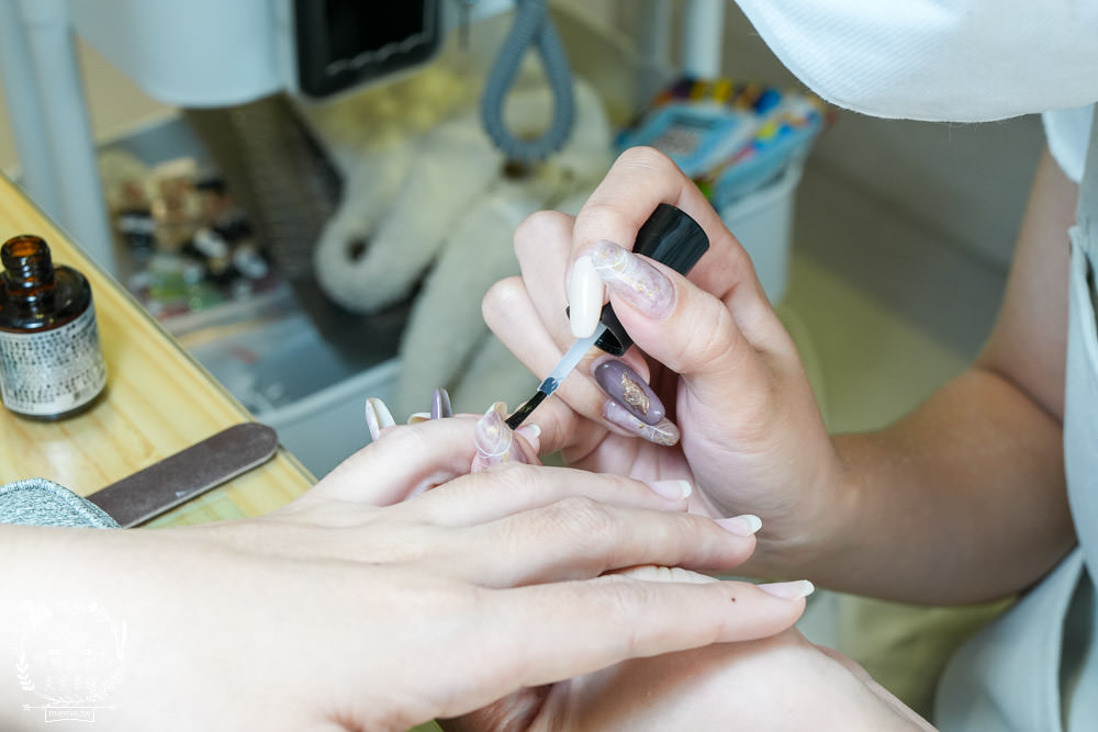 高雄美睫美甲推薦!尤曼美學!超閃耀的貓眼星河藍！還有讓雙眼更靈動的人魚美睫