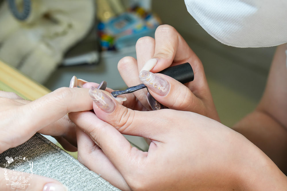 高雄美睫美甲推薦!尤曼美學!超閃耀的貓眼星河藍！還有讓雙眼更靈動的人魚美睫