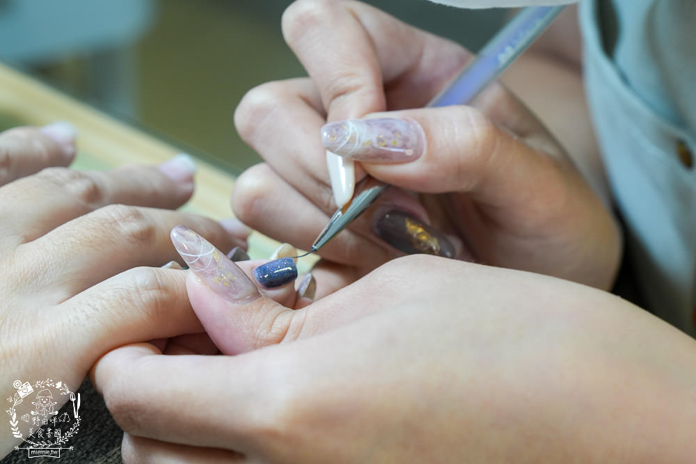 高雄美睫美甲推薦!尤曼美學!超閃耀的貓眼星河藍！還有讓雙眼更靈動的人魚美睫