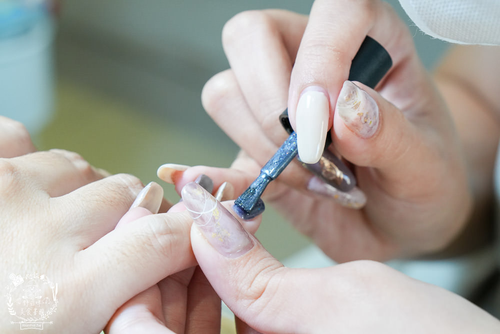 高雄美睫美甲推薦!尤曼美學!超閃耀的貓眼星河藍！還有讓雙眼更靈動的人魚美睫