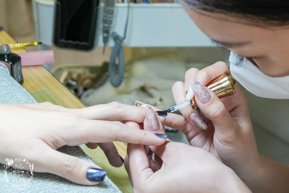 高雄美睫美甲推薦!尤曼美學!超閃耀的貓眼星河藍！還有讓雙眼更靈動的人魚美睫