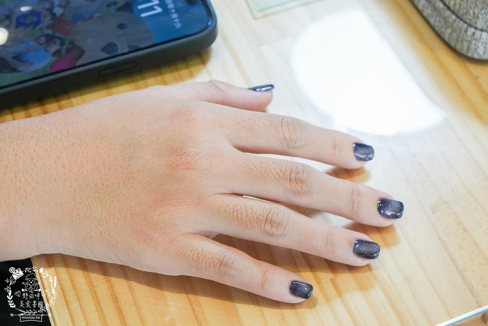 高雄美睫美甲推薦!尤曼美學!超閃耀的貓眼星河藍！還有讓雙眼更靈動的人魚美睫